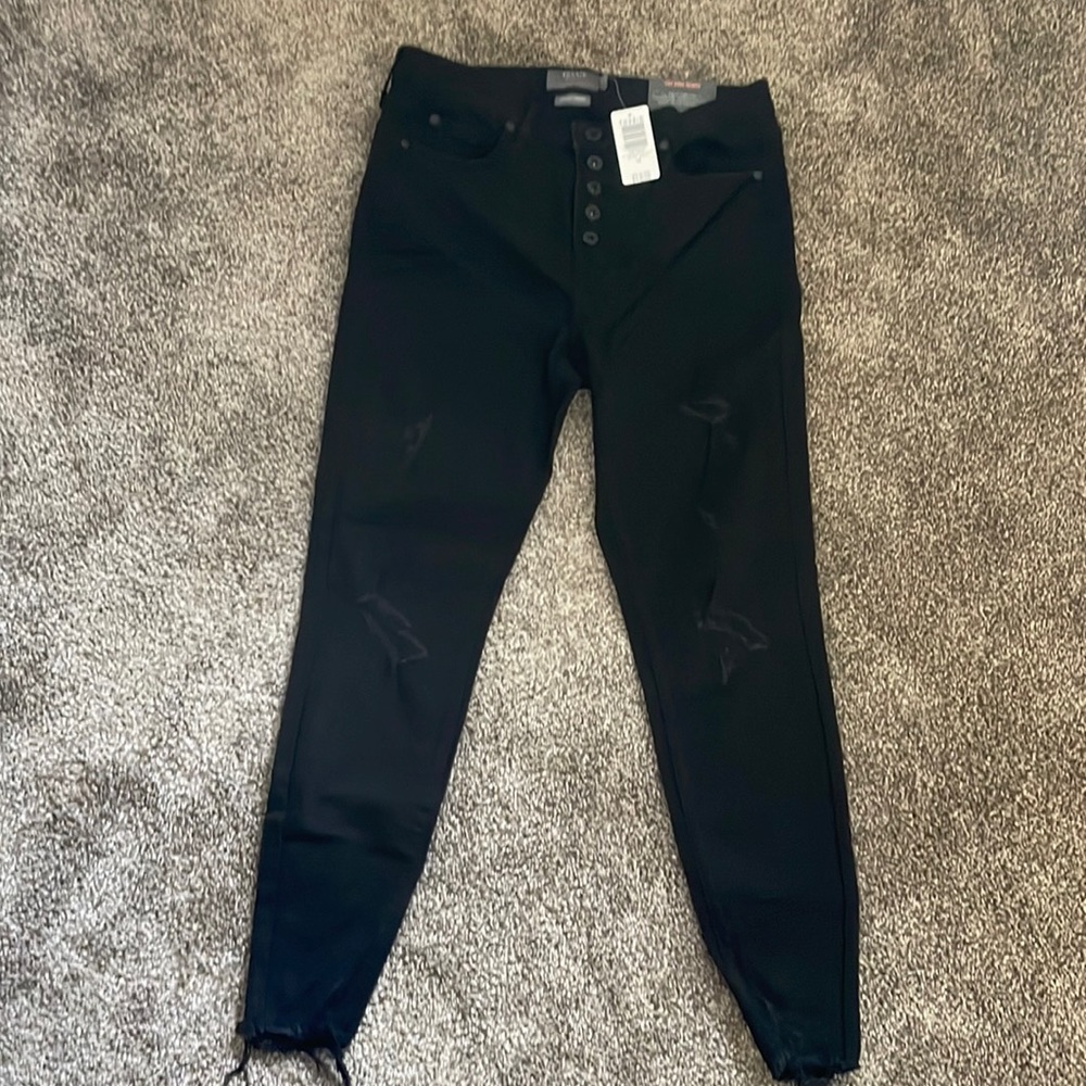 NWT torrid sky high skinny jeans pants size 10. Retails $80 black stressed